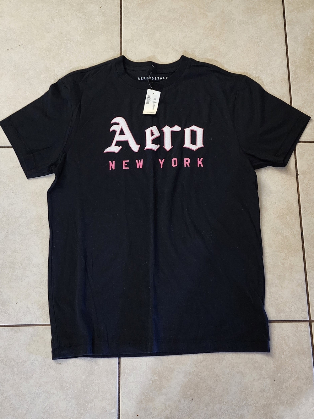 Aeropostale Black T‑Shirt with Pink 'Aero New York' Graphic